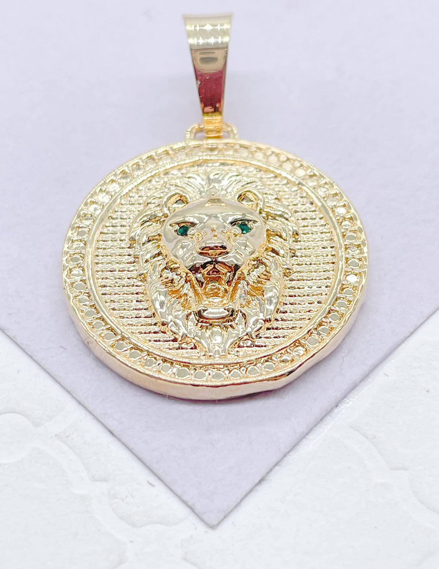 18k Gold Filled Lion Head Medallion Pendant With With Engraved Patters And Emerald Green Eye Stones
